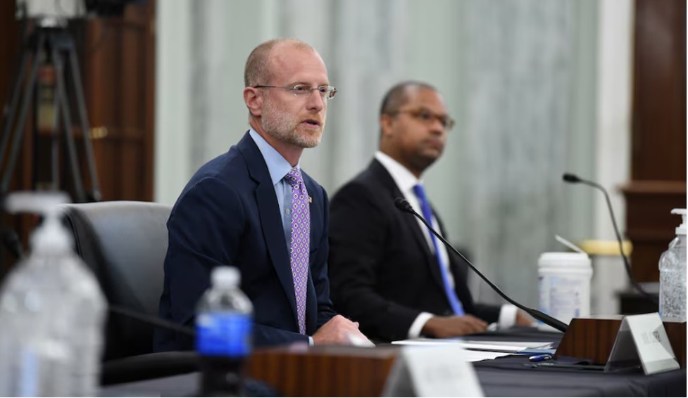 Brendan Carr trả lời câu hỏi trong phiên điều trần giám sát của Ủy ban Thương mại, Khoa học và Giao thông thuộc Thượng viện Mỹ đối với Ủy ban Truyền thông Liên bang (FCC) tại Washington, Mỹ, 24/6/2020. Ảng: REUTERS. Brendan Carr trả lời câu hỏi trong phiên điều trần giám sát của Ủy ban Thương mại, Khoa học và Giao thông thuộc Thượng viện Mỹ đối với Ủy ban Truyền thông Liên bang (FCC) tại Washington, Mỹ, 24/6/2020. Ảng: REUTERS.