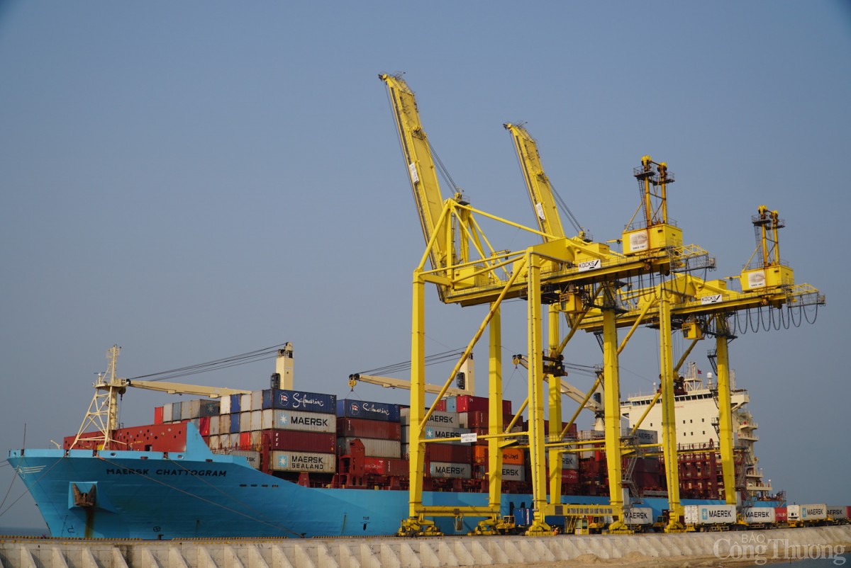 Để thu hút đầu tư hiệu quả trong Khu thương mại tự do Đà Nẵng cần thực hiện tốt vấn đề tạo thuận lợi thương mại từ đó tối ưu khả năng lưu chuyển hàng hóa Để thu hút đầu tư hiệu quả trong Khu thương mại tự do Đà Nẵng cần thực hiện tốt vấn đề tạo thuận lợi thương mại từ đó tối ưu khả năng lưu chuyển hàng hóa