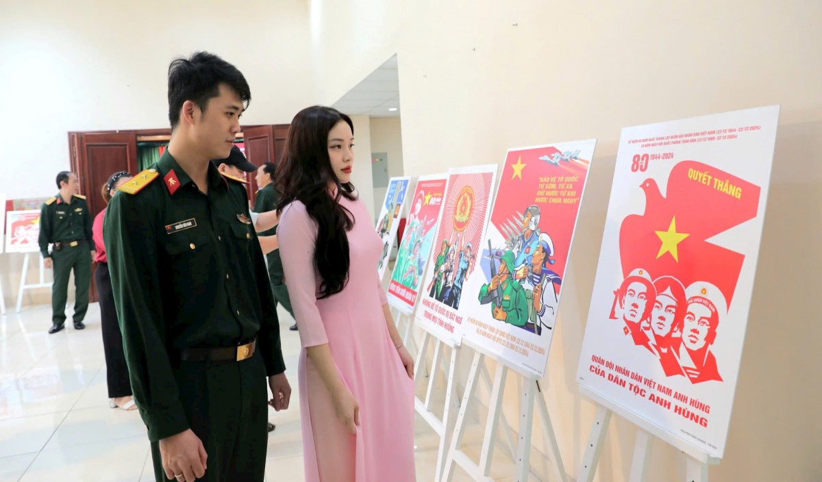 Thông qua các hoạt động tuyên truyền kỷ niệm nhằm khơi dậy lòng yêu nước, niềm tự hào, tự tôn dân tộc, tinh thần quyết chiến, quyết thắng của Quân đội nhân dân Việt Nam. Ảnh: Nam Nguyễn Thông qua các hoạt động tuyên truyền kỷ niệm nhằm khơi dậy lòng yêu nước, niềm tự hào, tự tôn dân tộc, tinh thần quyết chiến, quyết thắng của Quân đội nhân dân Việt Nam. Ảnh: Nam Nguyễn