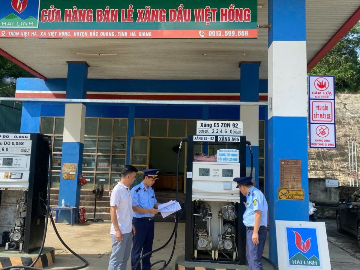 Hà Giang: Tăng cường đấu tranh chống buôn lậu, gian lận thương mại Hà Giang: Tăng cường đấu tranh chống buôn lậu, gian lận thương mại