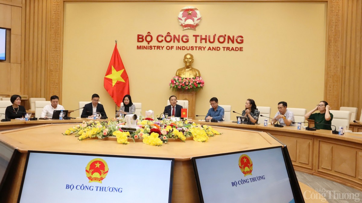 Thứ trưởng Nguyễn Hoàng Long tiếp và làm việc với lãnh đạo các Tập đoàn Pháp