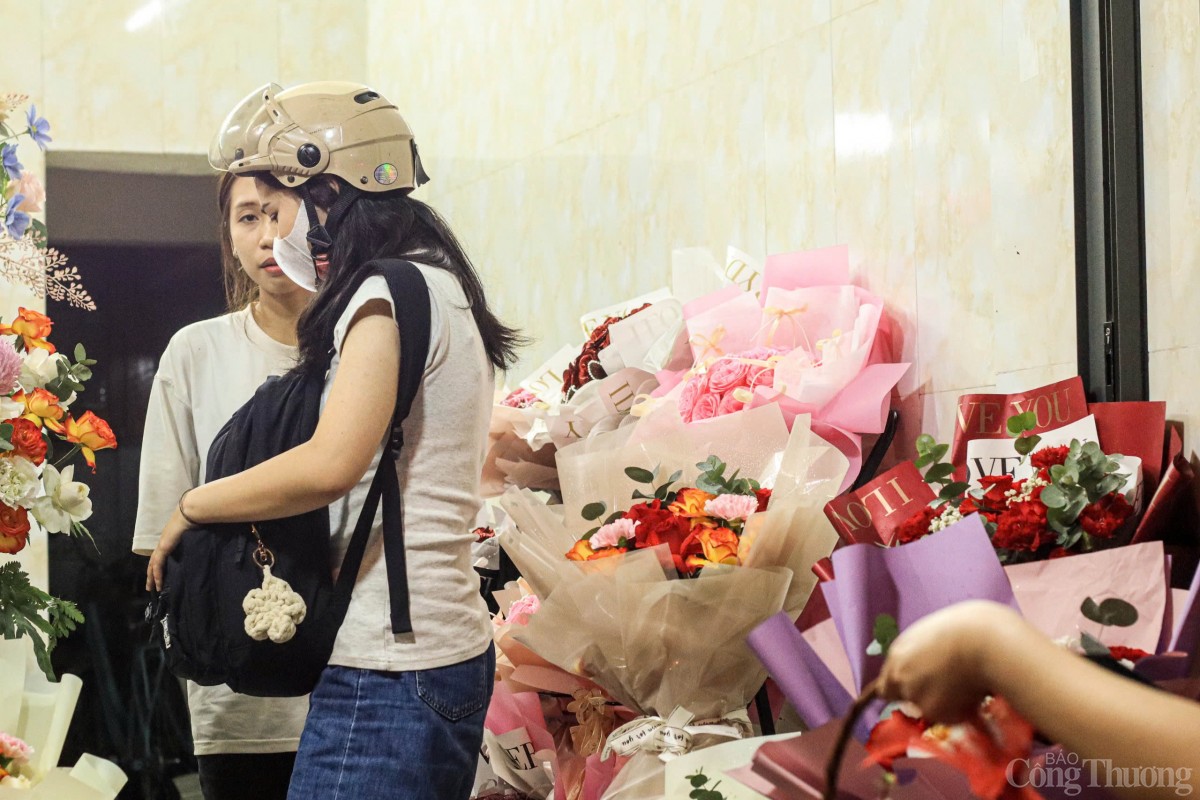 Thị trường hoa tươi ngày Nhà giáo Việt Nam 20/11 sôi động, giá không tăng đột biến Thị trường hoa tươi ngày Nhà giáo Việt Nam 20/11 sôi động, giá không tăng đột biến