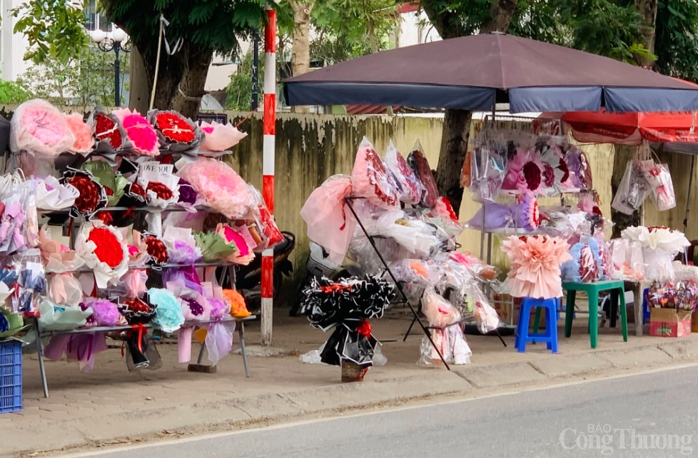 Thị trường hoa tươi ngày Nhà giáo Việt Nam 20/11 sôi động, giá không tăng đột biến Thị trường hoa tươi ngày Nhà giáo Việt Nam 20/11 sôi động, giá không tăng đột biến