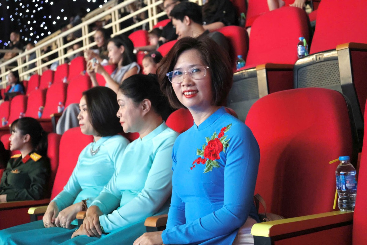 Gần 4.000 học sinh Trường Tiểu học Đoàn Thị Điểm rực rỡ cùng đêm hội Hoa Tháng Năm