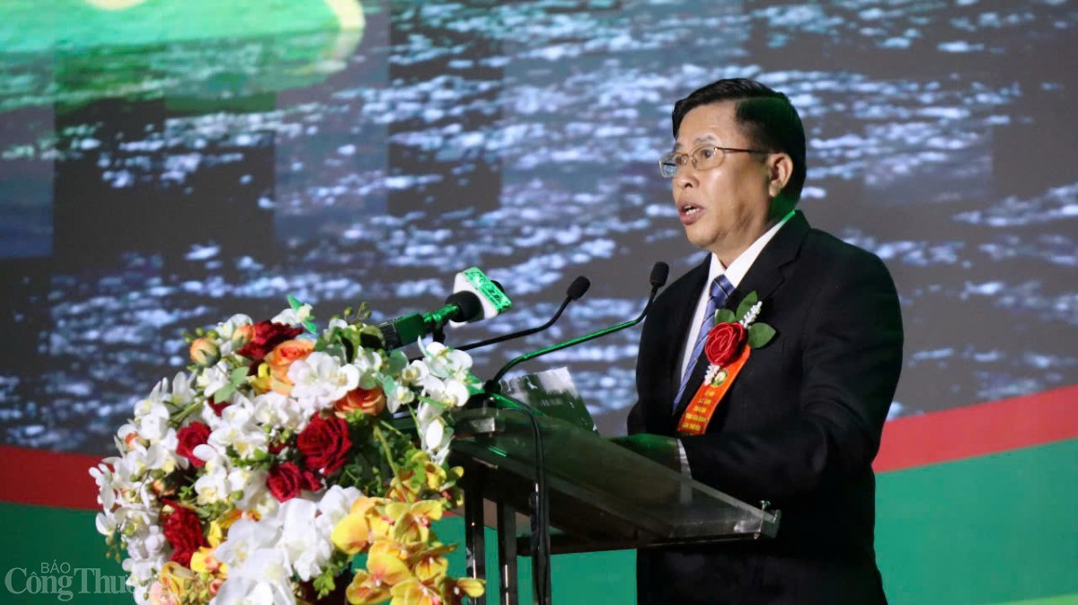 Cá tầm hồ Hòa Bình được đấu giá thành công 150 triệu đồng Cá tầm hồ Hòa Bình được đấu giá thành công 150 triệu đồng