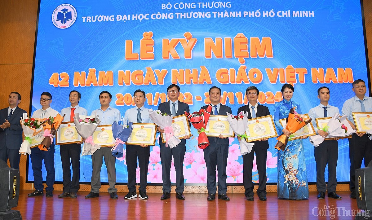 Kỷ niệm ngày Nhà giáo Việt Nam: Nhiều tập thể cá nhân Đại học Công Thương được Bộ Công Thương khen thưởng