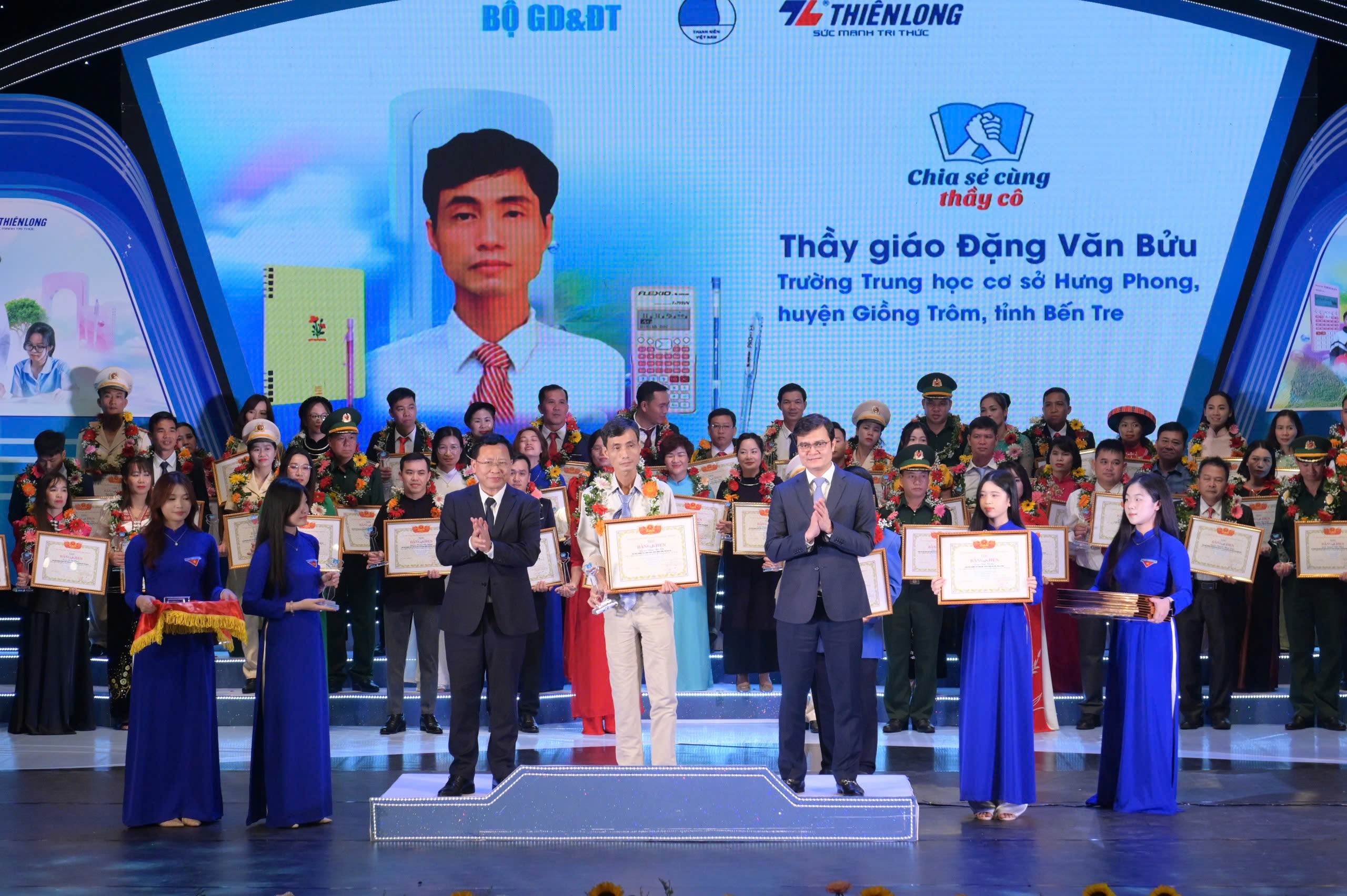 Thắp sáng tri thức nơi đảo xa - Bài 1: 'Ngọn hải đăng' trên đảo nhỏ Thắp sáng tri thức nơi đảo xa - Bài 1: 'Ngọn hải đăng' trên đảo nhỏ