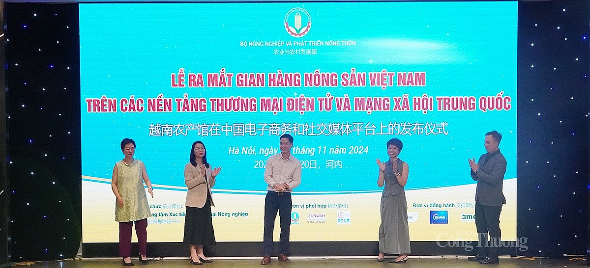 Các đại biểu nhấn nút ra mắt Gian hàng nông sản Việt Nam trên các nền tảng thương mại điện tử và mạng xã hội trung Quốc Các đại biểu nhấn nút ra mắt Gian hàng nông sản Việt Nam trên các nền tảng thương mại điện tử và mạng xã hội trung Quốc