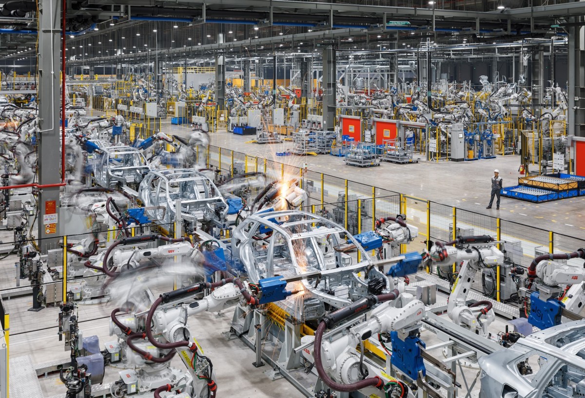 VinRobotics hoạt động trong các lĩnh vực nghiên cứu, phát triển và chuyển giao công nghệ tiên tiến, đặc biệt là các giải pháp tự động hóa, robot công nghiệp và trí tuệ nhân tạo VinRobotics hoạt động trong các lĩnh vực nghiên cứu, phát triển và chuyển giao công nghệ tiên tiến, đặc biệt là các giải pháp tự động hóa, robot công nghiệp và trí tuệ nhân tạo