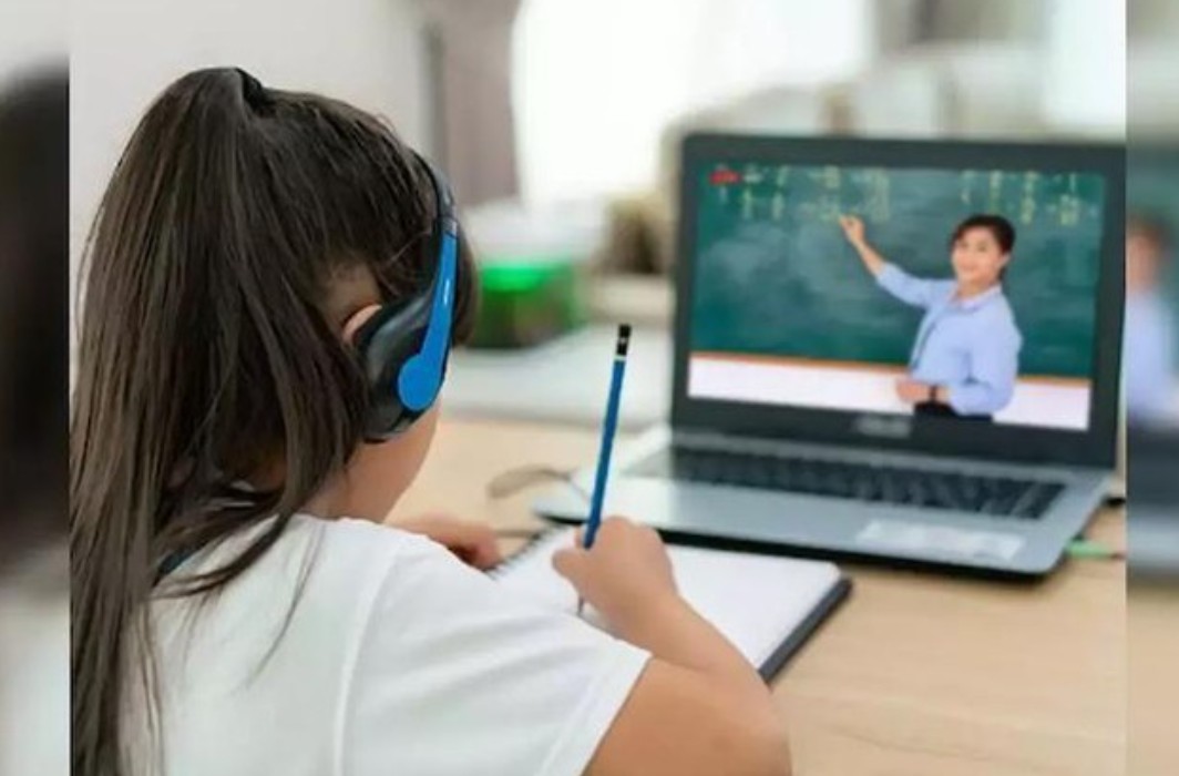 Nhà giáo trong kỷ nguyên số biến thách thức thành cơ hội để ngành giáo dục vươn mình Nhà giáo trong kỷ nguyên số biến thách thức thành cơ hội để ngành giáo dục vươn mình