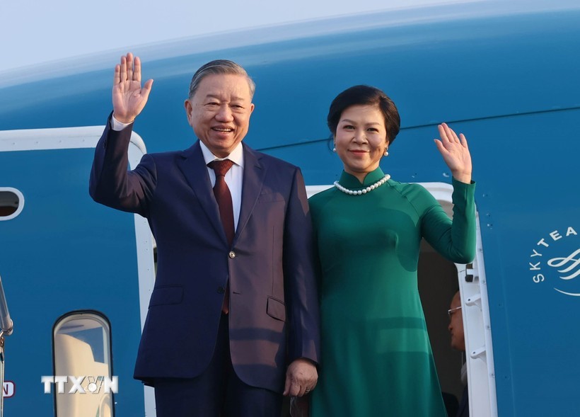 Tổng Bí thư Tô Lâm và Phu nhân lên đường thăm chính thức Malaysia. Ảnh:TTXVN Tổng Bí thư Tô Lâm và Phu nhân lên đường thăm chính thức Malaysia. Ảnh:TTXVN