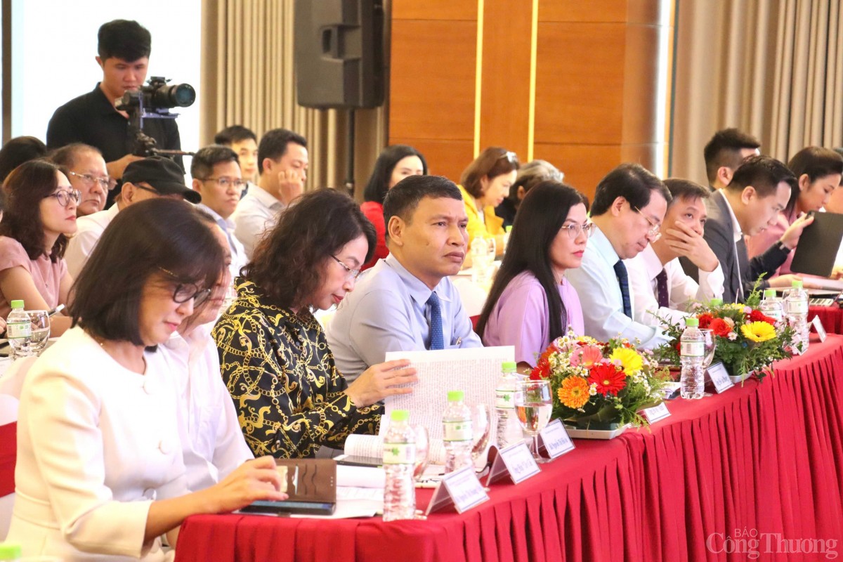 Các đại biểu tham dự Hội nghị Các đại biểu tham dự Hội nghị