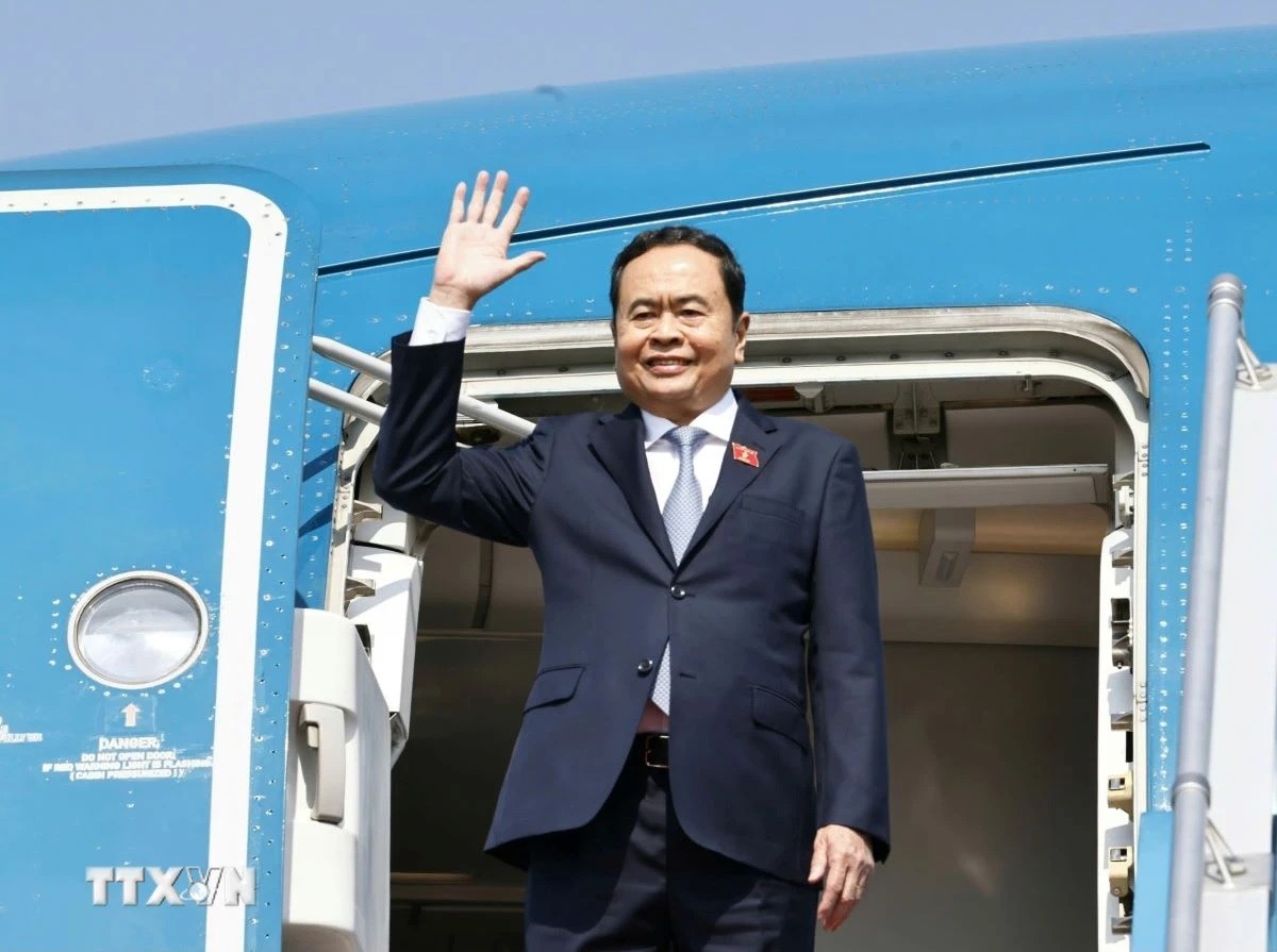 Chủ tịch Quốc hội Trần Thanh Mẫn lên đường thăm chính thức Campuchia, tham dự Hội nghị toàn thể lần thứ 12 của Hội nghị quốc tế các đảng chính trị châu Á và Phiên họp toàn thể lần thứ 11 của Nghị viện Quốc tế vì Bao dung và Hòa bình. Chủ tịch Quốc hội Trần Thanh Mẫn lên đường thăm chính thức Campuchia, tham dự Hội nghị toàn thể lần thứ 12 của Hội nghị quốc tế các đảng chính trị châu Á và Phiên họp toàn thể lần thứ 11 của Nghị viện Quốc tế vì Bao dung và Hòa bình.