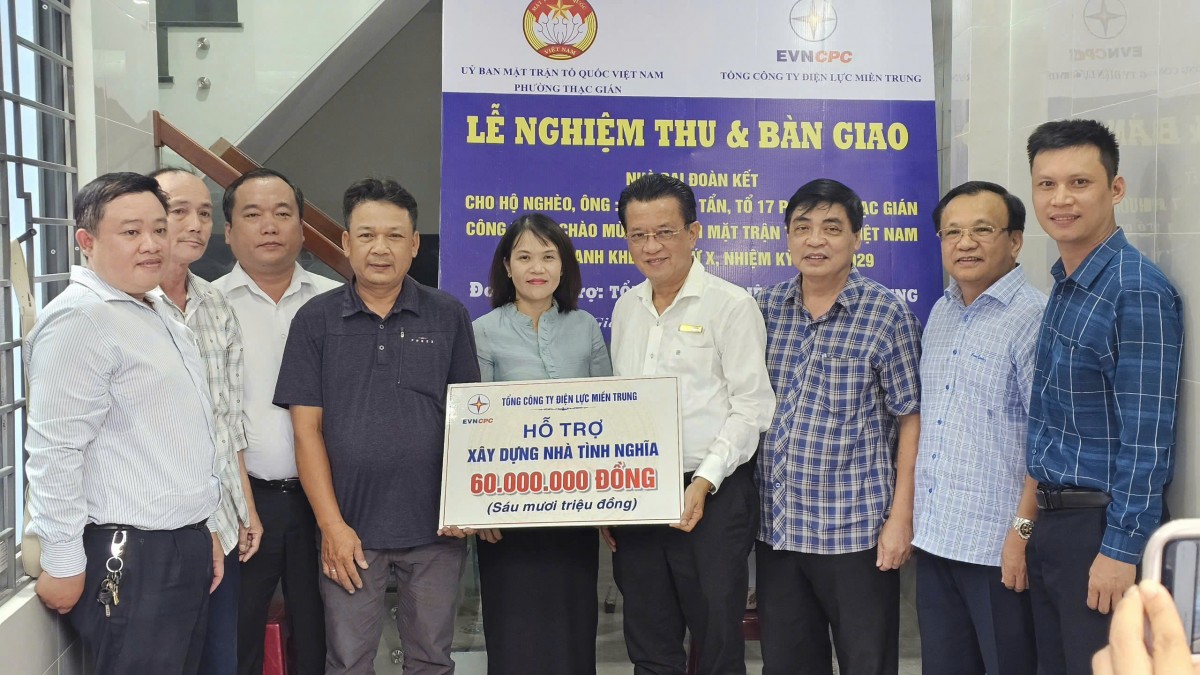 Khánh thành bàn giao nhà tình nghĩa cho các gia đình có hoàn cảnh khó khăn tại các tỉnh miền Trung – Tây Nguyên (Ảnh:CTV) Khánh thành bàn giao nhà tình nghĩa cho các gia đình có hoàn cảnh khó khăn tại các tỉnh miền Trung – Tây Nguyên (Ảnh:CTV)