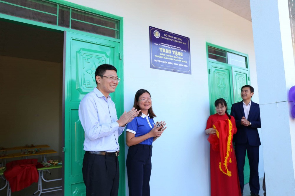 Cục Phòng vệ thương mại khánh thành ‘Lớp học hạnh phúc’ tại Điện Biên Cục Phòng vệ thương mại khánh thành ‘Lớp học hạnh phúc’ tại Điện Biên