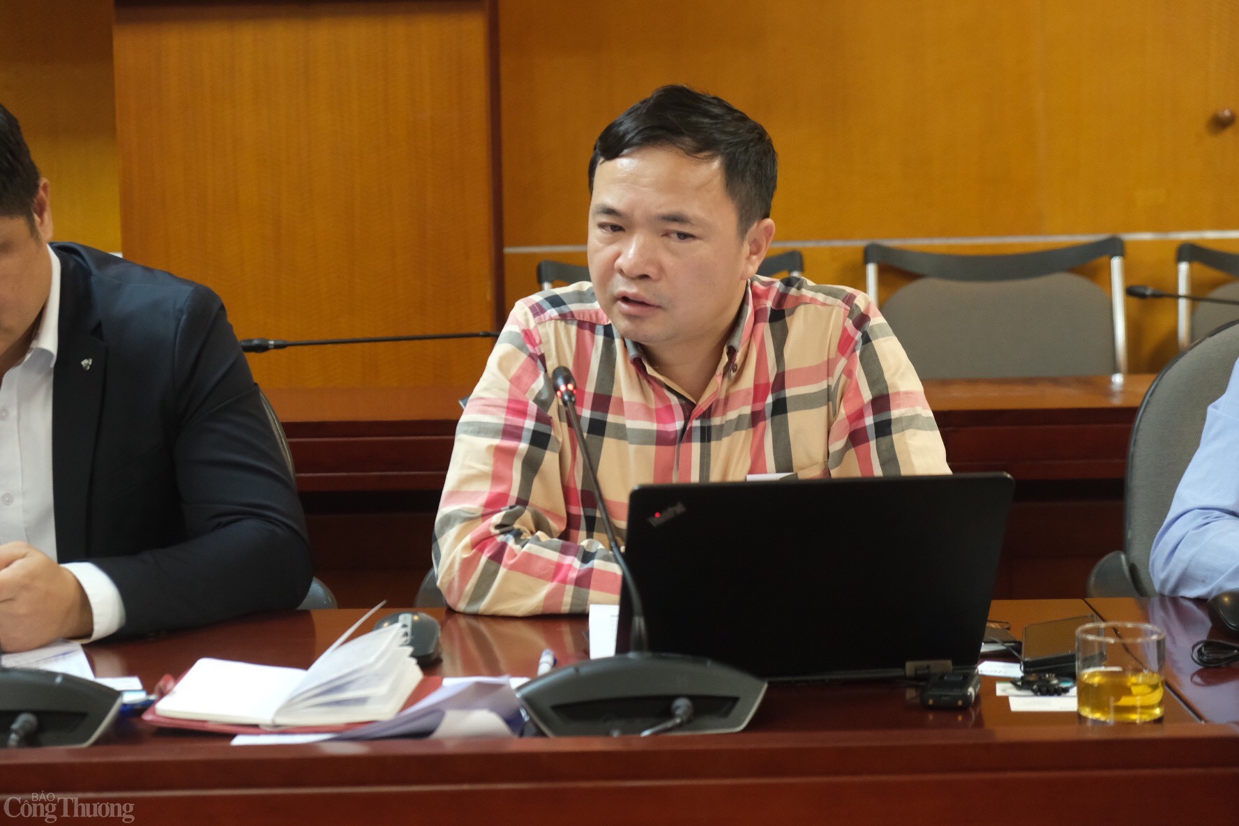 Phó Vụ trưởng Vụ Dầu khí và Than Đặng Hải Anh phát biểu tại buổi lễ. Ảnh: Trần Đình