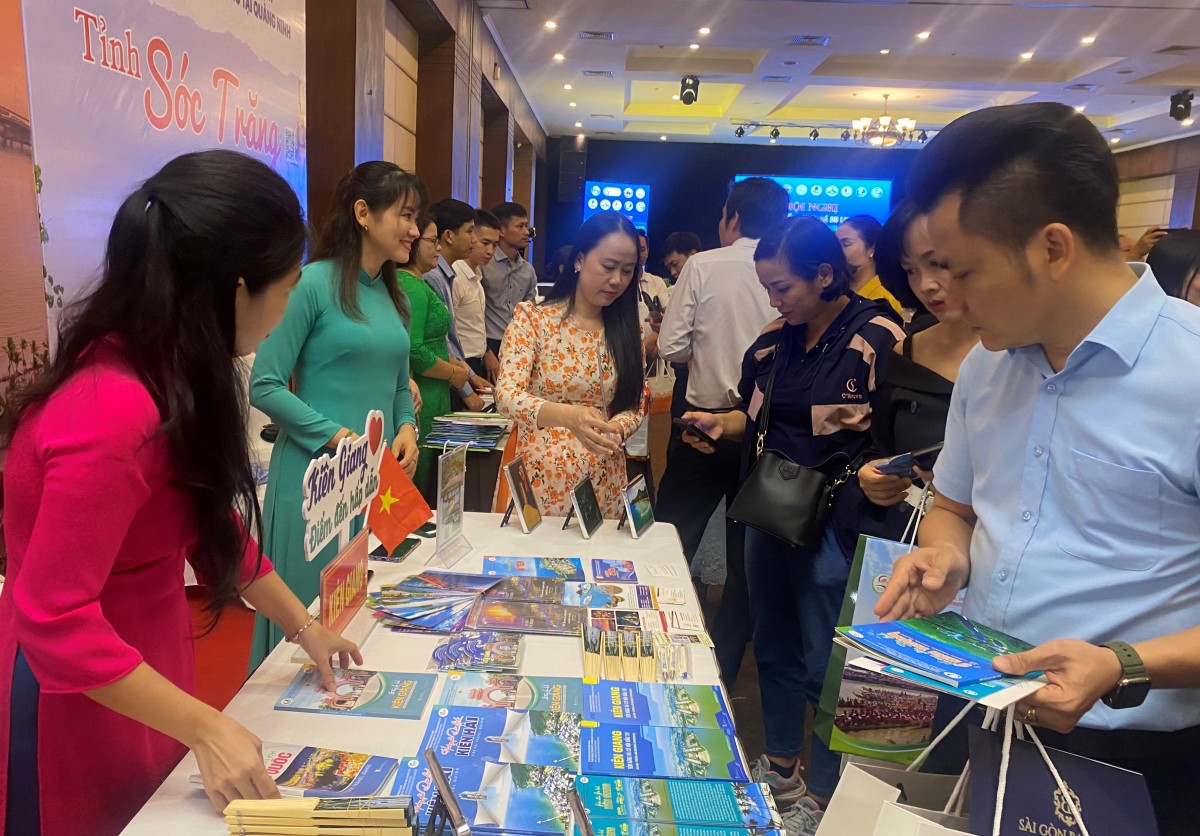 Sôi động các hoạt động xúc tiến, quảng bá du lịch đồng bằng sông Cửu Long tại Quảng Ninh Sôi động các hoạt động xúc tiến, quảng bá du lịch đồng bằng sông Cửu Long tại Quảng Ninh