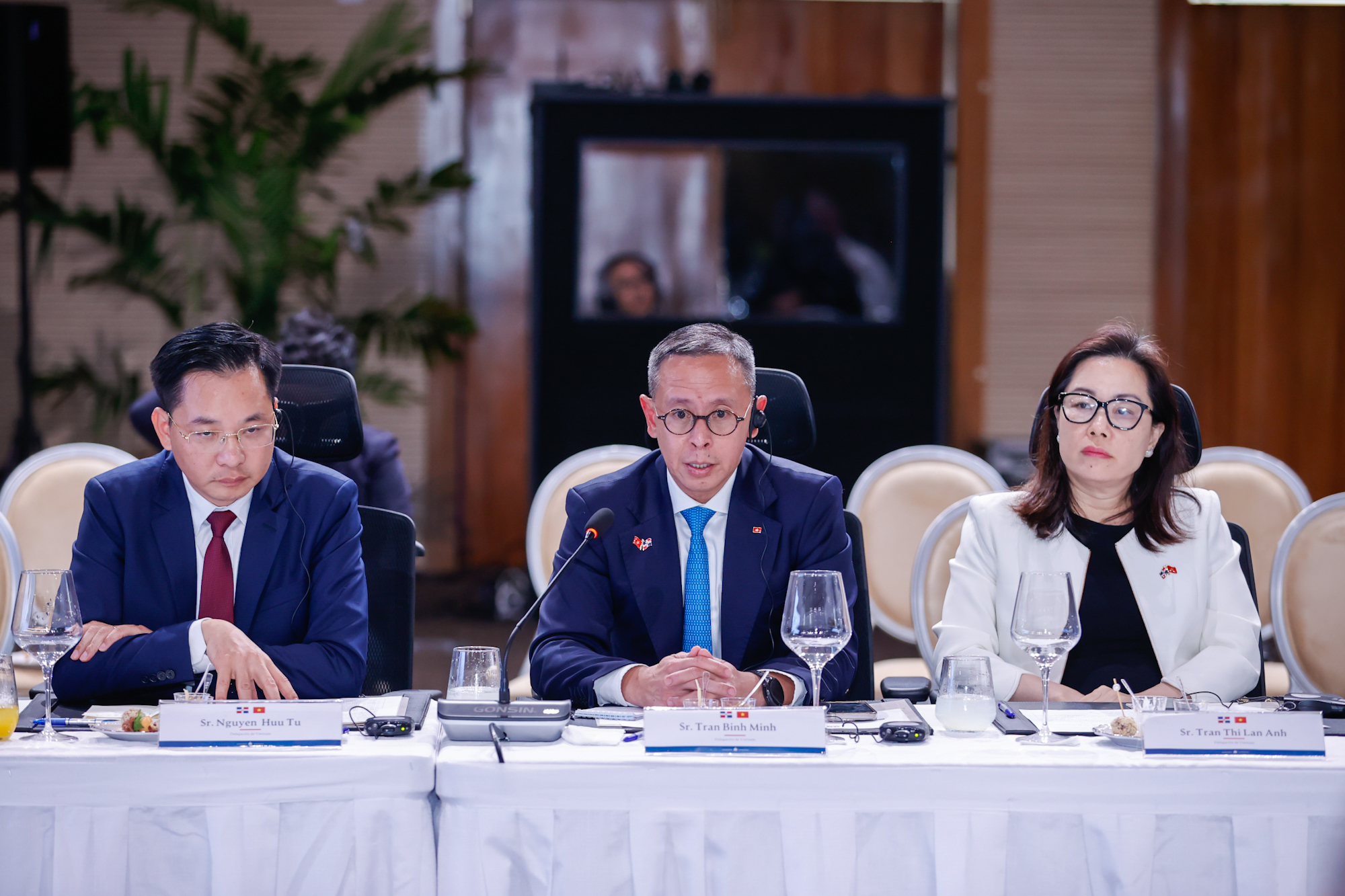 Thủ tướng đề nghị triển khai ngay các dự án thương mại, đầu tư Việt Nam-Dominica Thủ tướng đề nghị triển khai ngay các dự án thương mại, đầu tư Việt Nam-Dominica