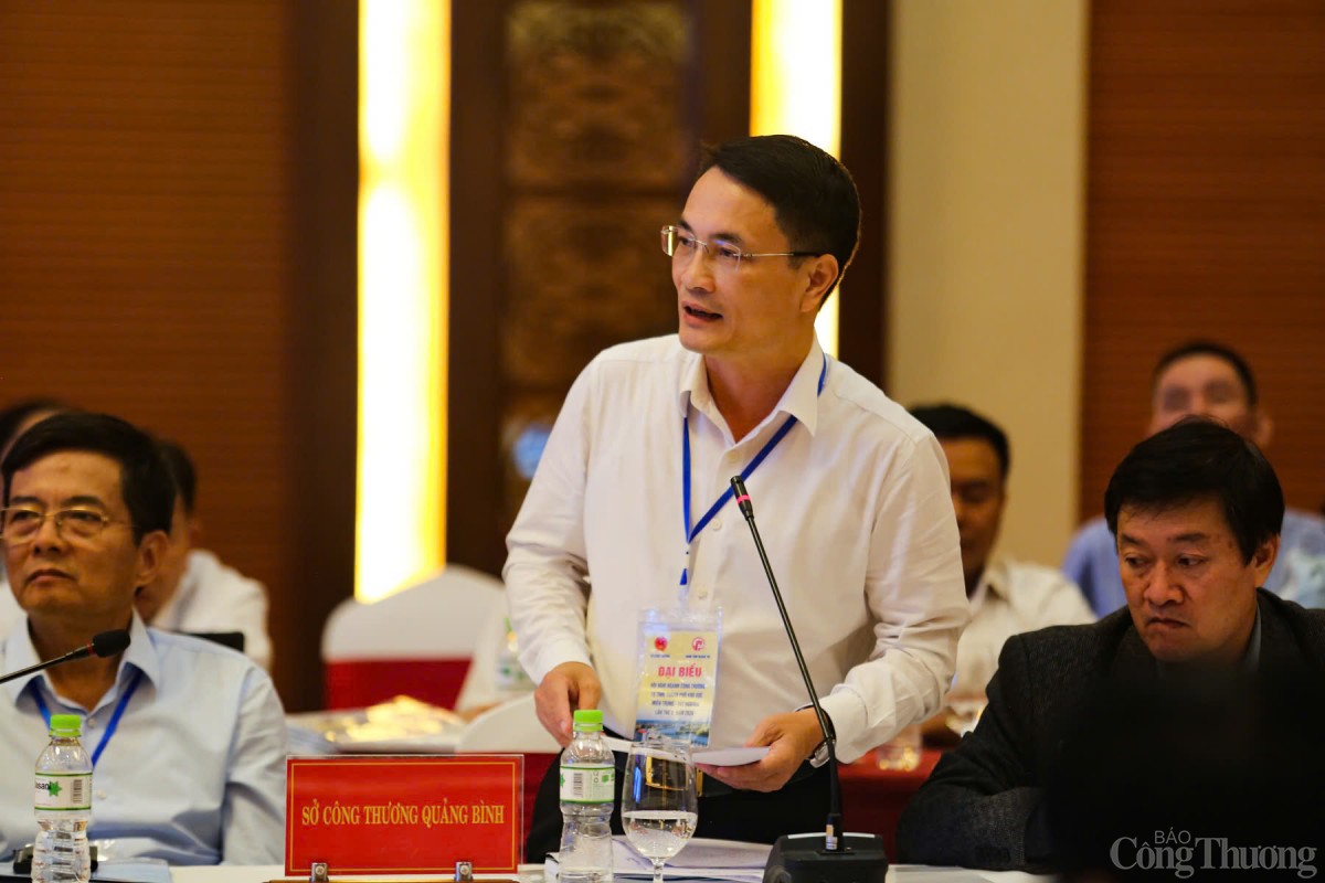 Ông Phan Hoài Nam- Phó Giám đốc Sở Công Thương Quảng Bình phát biểu tham luận tại Hội nghị Ông Phan Hoài Nam- Phó Giám đốc Sở Công Thương Quảng Bình phát biểu tham luận tại Hội nghị