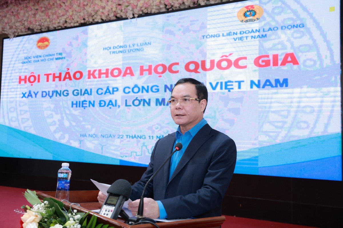 Ông Nguyễn Đình Khang - Chủ tịch Tổng Liên đoàn Lao động Việt Nam phát biểu  Ông Nguyễn Đình Khang - Chủ tịch Tổng Liên đoàn Lao động Việt Nam phát biểu