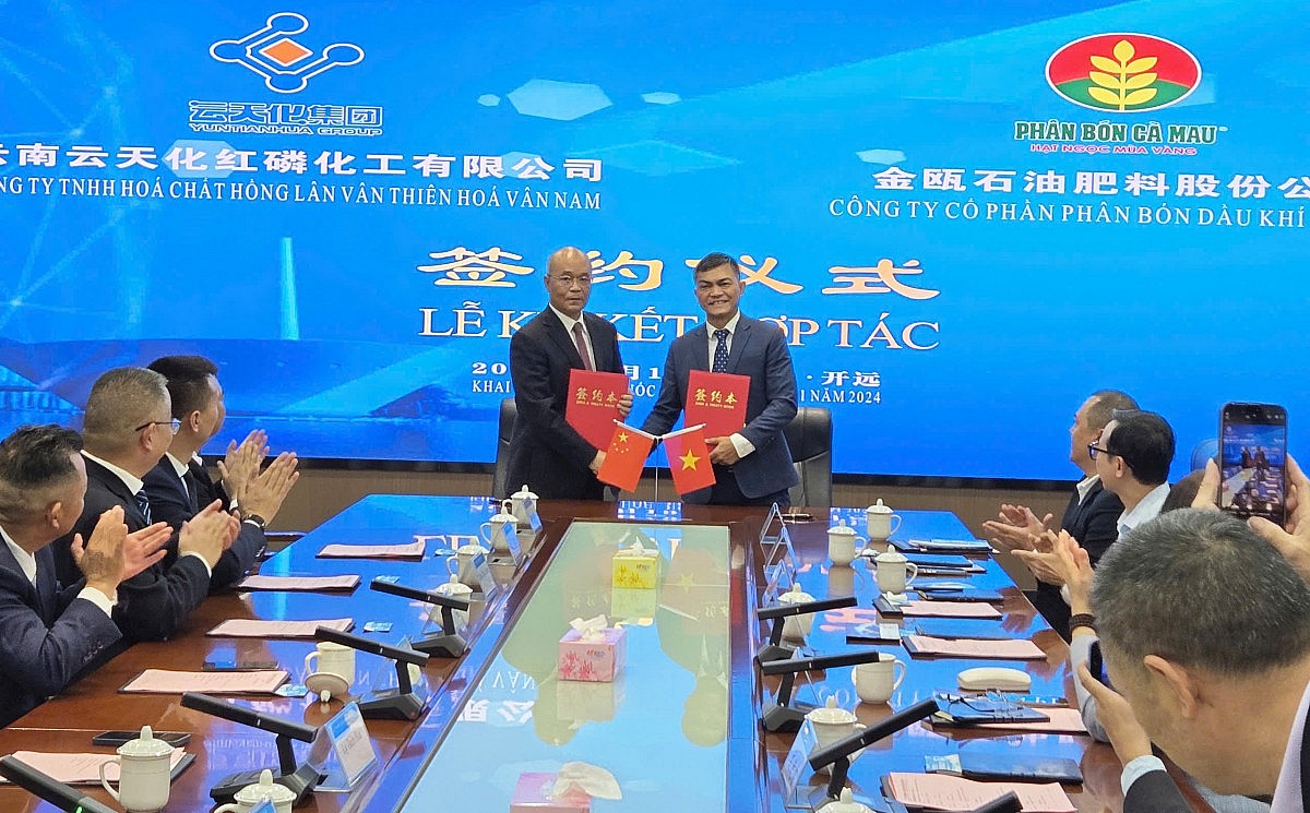 Đại diện hai bên ký kết hợp hợp đồng nguyên tắc phân phối tại Vân Nam (Trung Quốc)