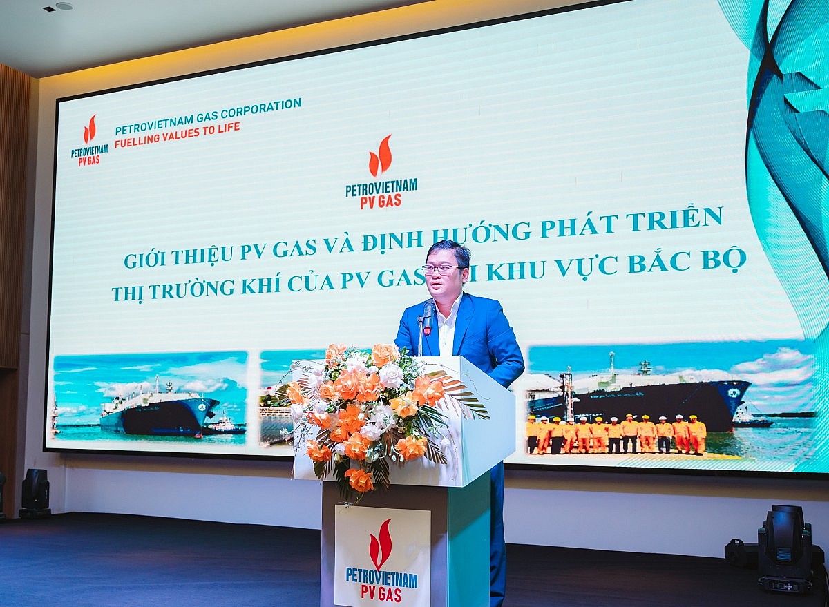 Lãnh đạo Ban PTKD trình bày những thông tin chính về PV GAS tại Hội nghị Lãnh đạo Ban PTKD trình bày những thông tin chính về PV GAS tại Hội nghị