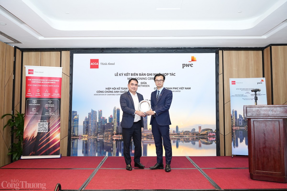 Đại diện ACCA và PwC Việt Nam tại lễ ký kết Biên bản ghi nhớ hợp tác. Ảnh: NH Đại diện ACCA và PwC Việt Nam tại lễ ký kết Biên bản ghi nhớ hợp tác. Ảnh: NH
