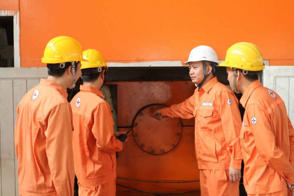 Lực lượng vận hành Nhiệt điện Quảng Ninh tăng cường kiểm tra, bảo dưỡng thiết bị Lực lượng vận hành Nhiệt điện Quảng Ninh tăng cường kiểm tra, bảo dưỡng thiết bị