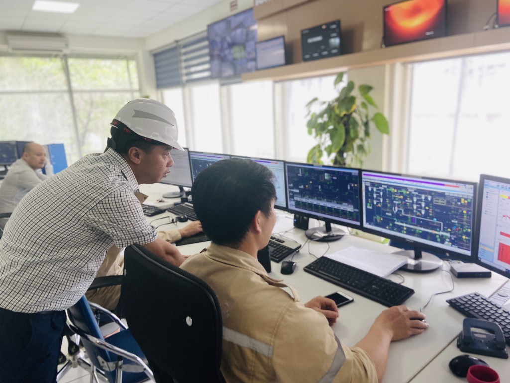 Việc sử dụng điện trong giờ cao điểm, thấp điểm đều được lãnh đạo Công ty giám sát và tổ chức điều hành chặt chẽ. Việc sử dụng điện trong giờ cao điểm, thấp điểm đều được lãnh đạo Công ty giám sát và tổ chức điều hành chặt chẽ.