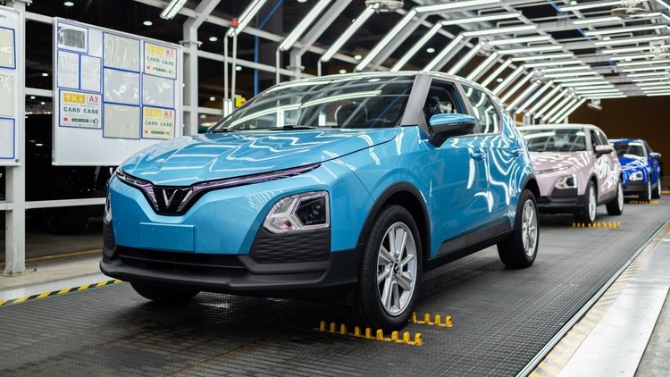 Hãng xe thương hiệu Việt chính thức bàn giao lô xe điện VF5 đầu tiên tại Indonesia Hãng xe thương hiệu Việt chính thức bàn giao lô xe điện VF5 đầu tiên tại Indonesia