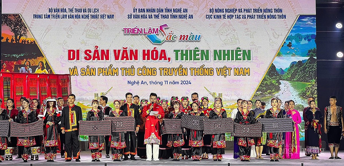 Triển lãm Sắc màu di sản văn hóa, thiên nhiên và sản phẩm thủ công truyền thống Triển lãm Sắc màu di sản văn hóa, thiên nhiên và sản phẩm thủ công truyền thống