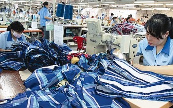 Nhập khẩu nguyên phụ liệu dệt may, da giày từ Trung Quốc chiếm 51%