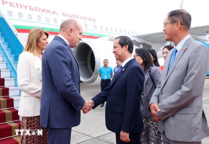 Tổng thống Bulgaria đến Hà Nội, bắt đầu thăm chính thức Việt Nam Tổng thống Bulgaria đến Hà Nội, bắt đầu thăm chính thức Việt Nam