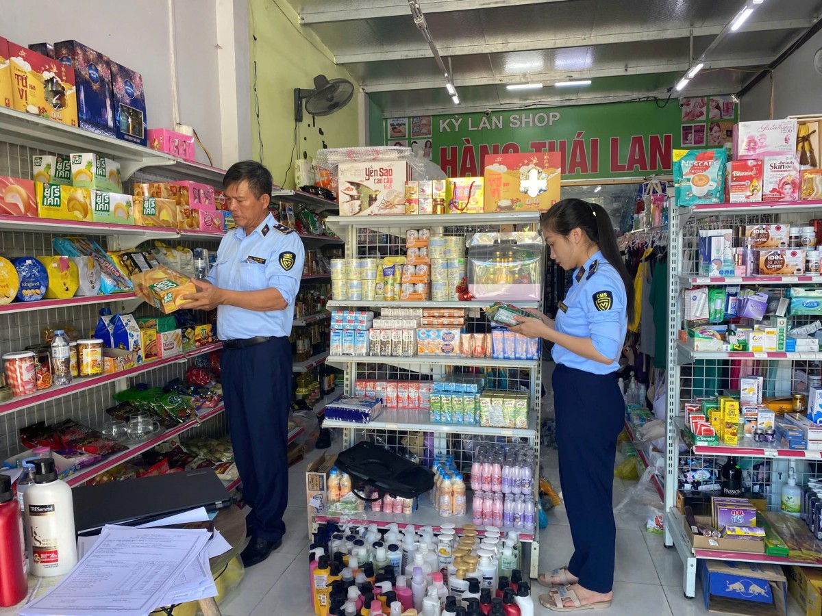 Cục QLTT Quảng Bình: Kiến quyết đấu tranh buôn lậu, gian lận thương mại và hàng giả vào dịp cuối năm Cục QLTT Quảng Bình: Kiến quyết đấu tranh buôn lậu, gian lận thương mại và hàng giả vào dịp cuối năm
