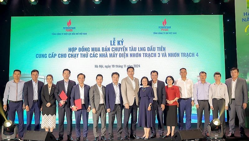 Lãnh đạo 2 Tổng công ty chúc mừng Lễ ký thành công tốt đẹp Lãnh đạo 2 Tổng công ty chúc mừng Lễ ký thành công tốt đẹp