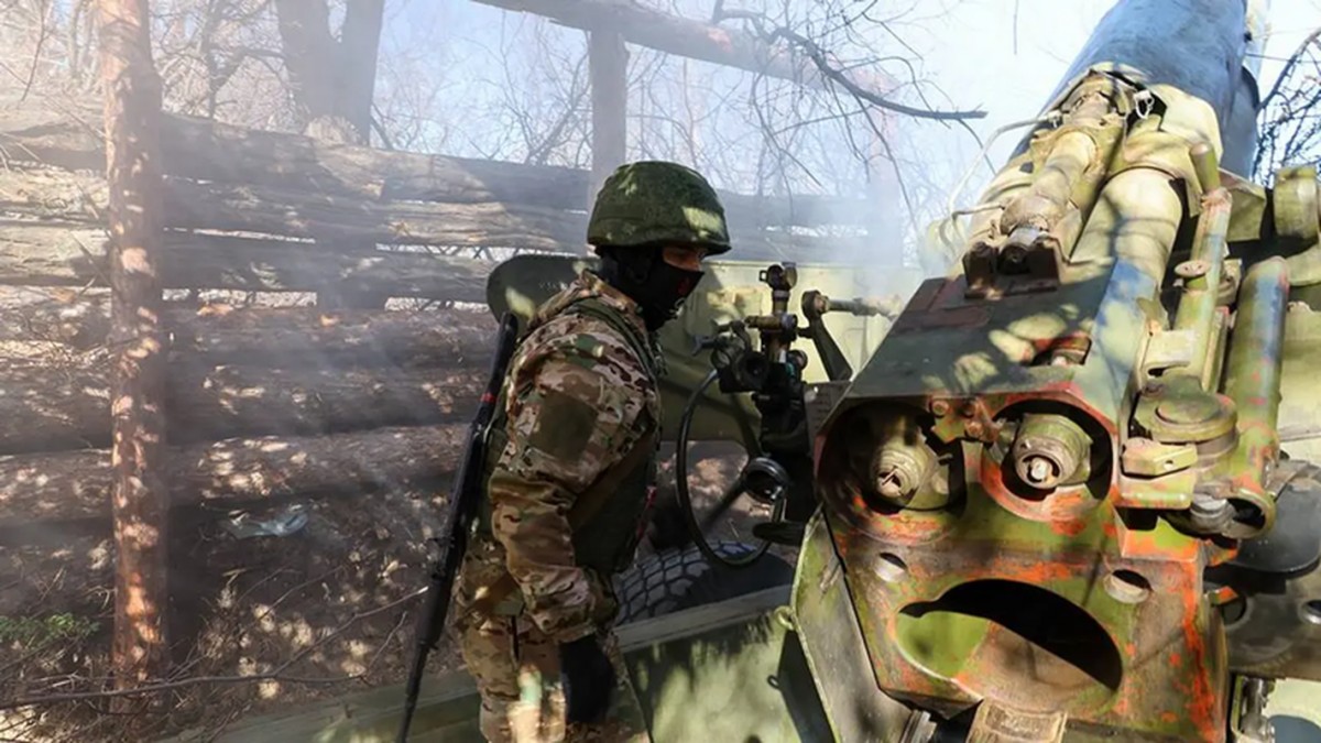 Tại khu vực Kursk, dù thời tiết khắc nghiệt, đường xá khó đi, và máy bay không người lái khó cất cánh để trinh sát và tấn công, nhưng Quân đội Nga, sau khi giành lại thế chủ động, đã không để cho Quân đội Ukraine có cơ hội nghỉ ngơi, mà liên tục phát động các cuộc tấn công. Tại khu vực Kursk, dù thời tiết khắc nghiệt, đường xá khó đi, và máy bay không người lái khó cất cánh để trinh sát và tấn công, nhưng Quân đội Nga, sau khi giành lại thế chủ động, đã không để cho Quân đội Ukraine có cơ hội nghỉ ngơi, mà liên tục phát động