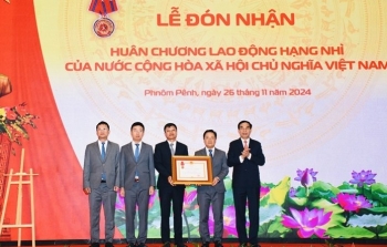 15 năm vững bước tại Campuchia, Metfone nhận Huân chương Lao động hạng Nhì