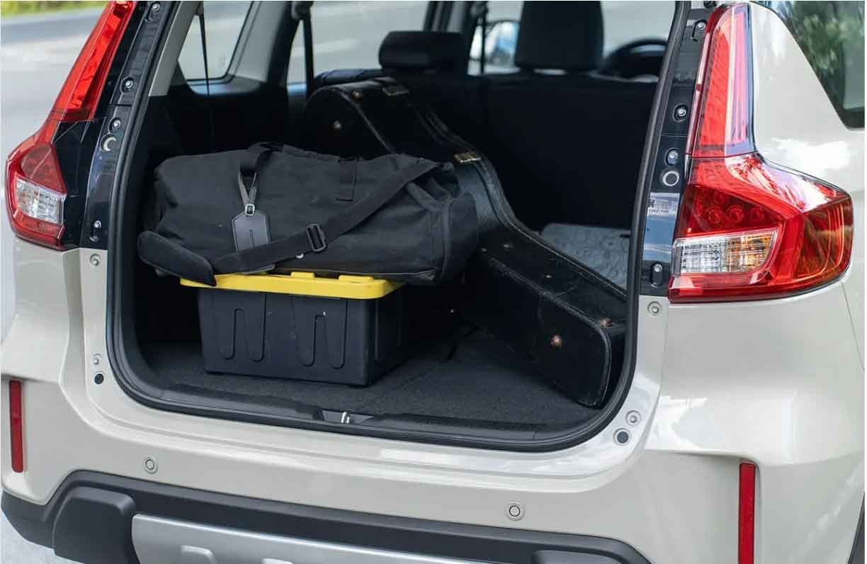 Tinh tế trong thiết kế khoang hành lý rộng rãi là ưu điểm lớn của thương hiệu Suzuki. Ảnh: Vy Lê Tinh tế trong thiết kế khoang hành lý rộng rãi là ưu điểm lớn của thương hiệu Suzuki. Ảnh: Vy Lê