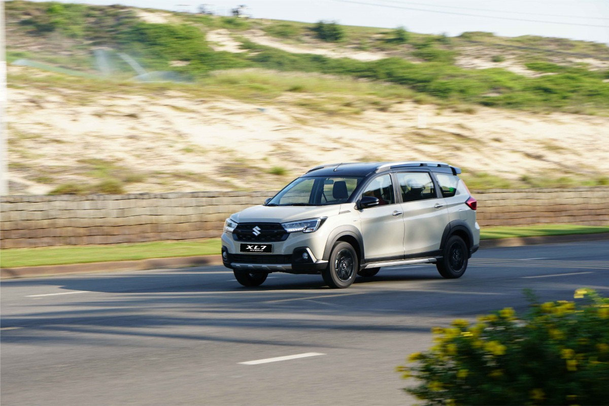 Với hệ thống Mild-Hybrid, nhiệm vụ chính của động cơ điện là giúp động cơ đốt trong tự tắt khi xe lao dốc, phanh gấp hoặc tạm dừng, và khởi động lại nhanh chóng khi cần thiết. Ảnh: Vy Lê Với hệ thống Mild-Hybrid, nhiệm vụ chính của động cơ điện là giúp động cơ đốt trong tự tắt khi xe lao dốc, phanh gấp hoặc tạm dừng, và khởi động lại nhanh chóng khi cần thiết. Ảnh: Vy Lê