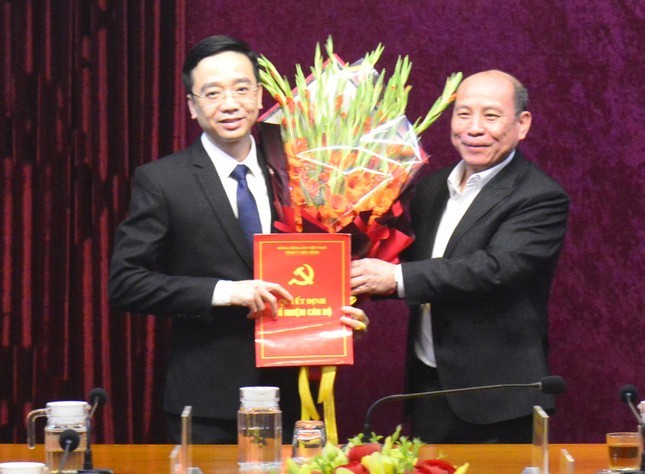 Nhân sự 27/11: Bộ Xây dựng bổ nhiệm Chánh văn phòng; Hòa Bình, Hà Giang điều động cán bộ chủ chốt Nhân sự 27/11: Bộ Xây dựng bổ nhiệm Chánh văn phòng; Hòa Bình, Hà Giang điều động cán bộ chủ chốt