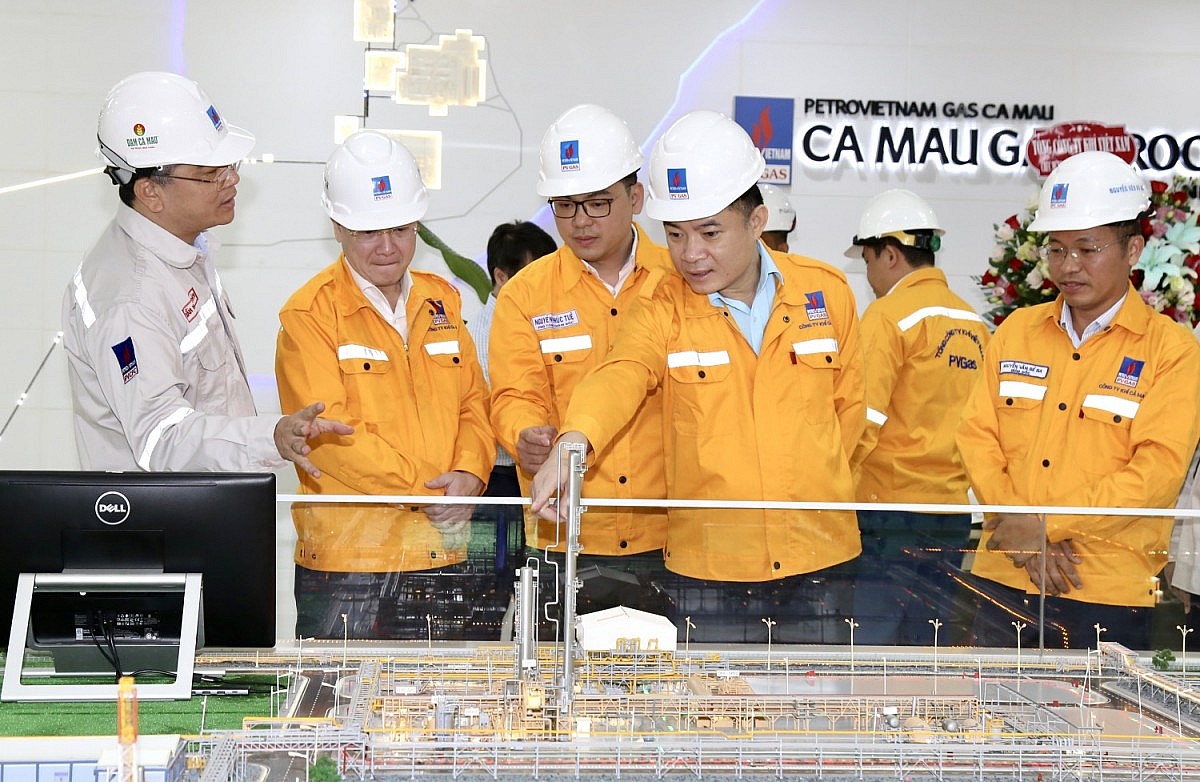 Petrovietnam: “Một đội ngũ – Một mục tiêu”, cho ngọn lửa năng lượng quốc gia luôn rực sáng Petrovietnam: “Một đội ngũ – Một mục tiêu”, cho ngọn lửa năng lượng quốc gia luôn rực sáng