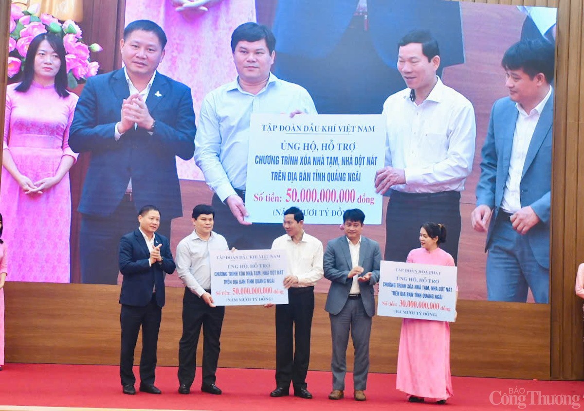 Ngay tại lễ phát động, các tổ chức, doanh nghiệp, cá nhân đã ủng hộ hơn 242 tỷ đồng, chung tay cùng tỉnh Quảng Ngãi xóa nhà tạm, nhà dột nát cho người dân Ngay tại lễ phát động, các tổ chức, doanh nghiệp, cá nhân đã ủng hộ hơn 242 tỷ đồng, chung tay cùng tỉnh Quảng Ngãi xóa nhà tạm, nhà dột nát cho người dân