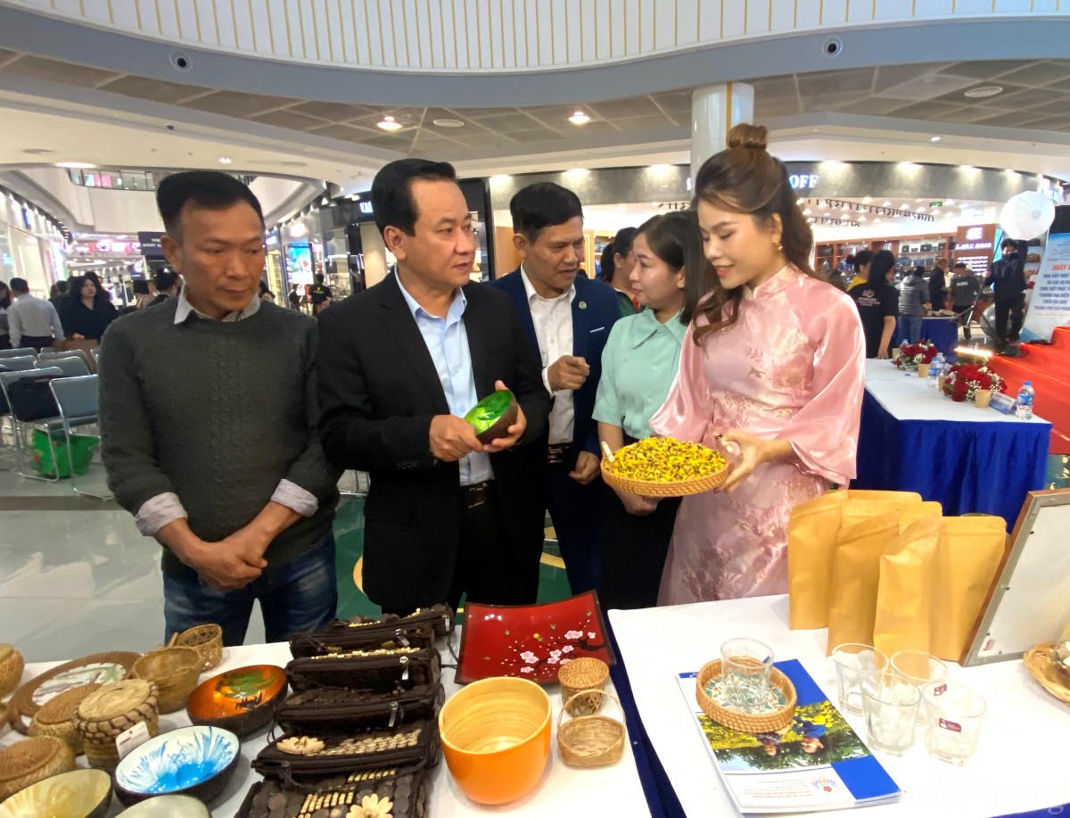 Hải Phòng: Ngày hội mua sắm trực tuyến và các sự kiện thúc đẩy phát triển thương mại điện tử Hải Phòng: Ngày hội mua sắm trực tuyến và các sự kiện thúc đẩy phát triển thương mại điện tử