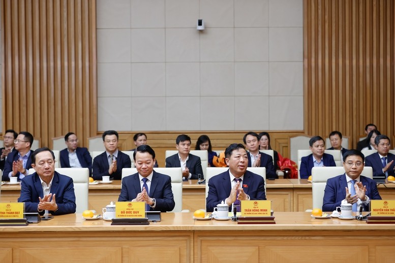 Bộ trưởng Bộ Tài chính Nguyễn Văn Thắng và Bộ trưởng Bộ Giao thông vận tải Trần Hồng Minh khẳng định sẽ không ngừng cố gắng, giữ gìn và phát huy đoàn kết, đồng lòng, nỗ lực cùng tập thể Chính phủ hoàn thành xuất sắc các nhiệm vụ được giao - Ảnh: VGP/Nhật Bắc Bộ trưởng Bộ Tài chính Nguyễn Văn Thắng và Bộ trưởng Bộ Giao thông vận tải Trần Hồng Minh khẳng định sẽ không ngừng cố gắng, giữ gìn và phát huy đoàn kết, đồng lòng, nỗ lực cùng tập thể Chính phủ hoàn thành xuất sắc các nhiệm vụ được giao - Ảnh: VGP/Nhật Bắc