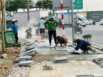 Lãng phí xây dựng vỉa hè tại Hà Nội: Cuối năm lại thấy… đào đường!