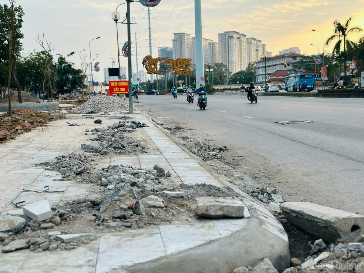 Lãng phí xây dựng vỉa hè tại Hà Nội: Cuối năm lại thấy… ông đào đường! Lãng phí xây dựng vỉa hè tại Hà Nội: Cuối năm lại thấy… ông đào đường!