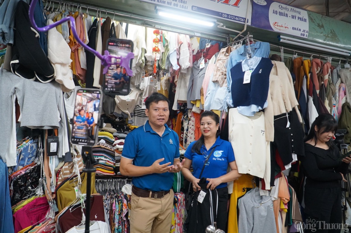 Trực tiếp mở phiên live bán hàng hướng dẫn các tiểu thương livestream bán hàng Trực tiếp mở phiên live bán hàng hướng dẫn các tiểu thương livestream bán hàng