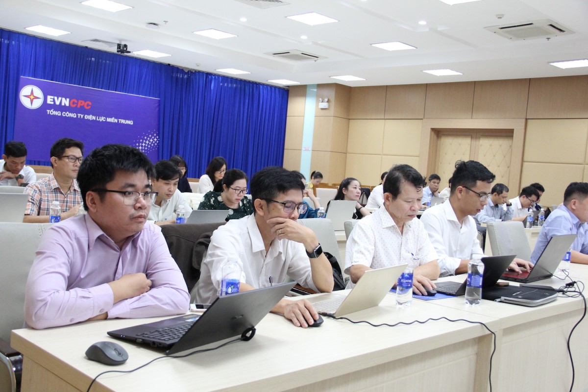 EVNCPC nâng cao kiến thức chuyên môn thực hiện tốt các quy trình trong lĩnh vực đấu thầu và đầu tư xây dựng tại EVNCPC EVNCPC nâng cao kiến thức chuyên môn thực hiện tốt các quy trình trong lĩnh vực đấu thầu và đầu tư xây dựng tại EVNCPC