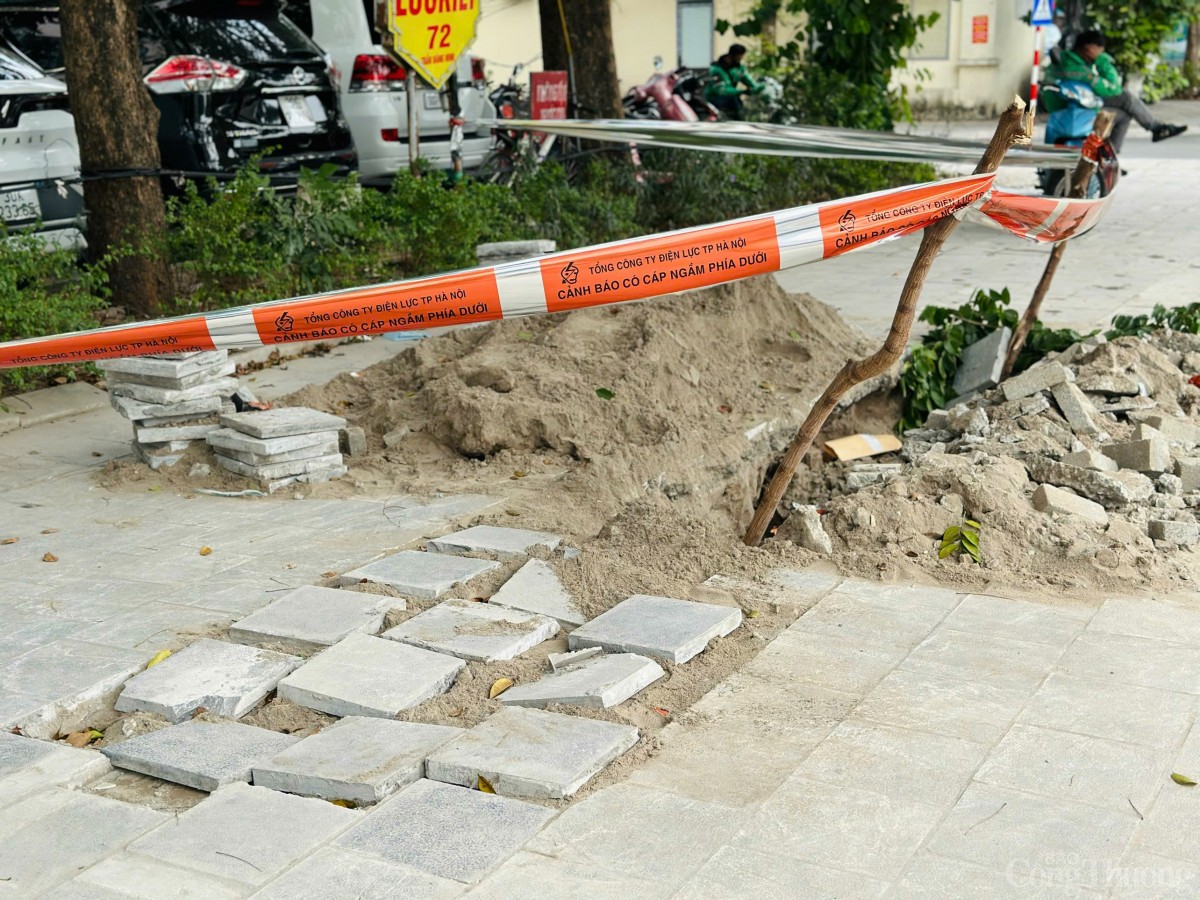 Lãng phí xây dựng vỉa hè tại Hà Nội: Cuối năm lại thấy… ông đào đường! Lãng phí xây dựng vỉa hè tại Hà Nội: Cuối năm lại thấy… ông đào đường!
