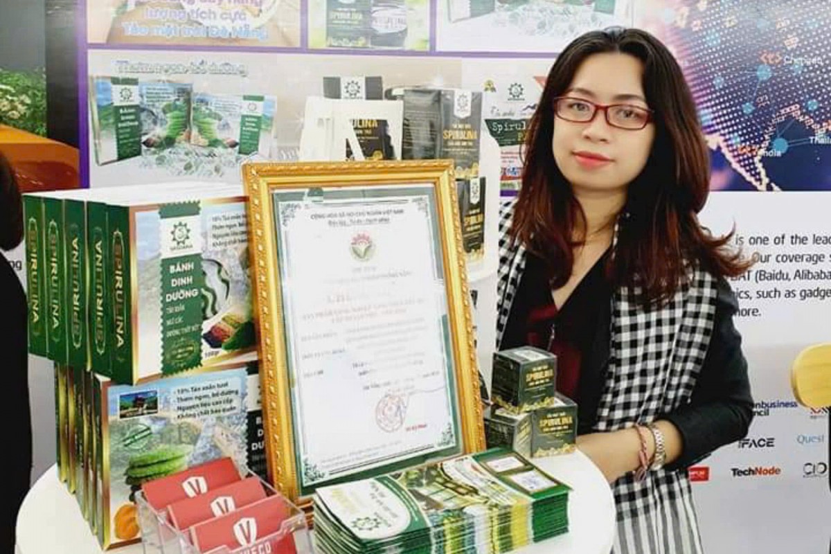 Khởi nghiệp với giống tảo lạ, chị Đinh Nguyễn Hoàng Thư thu về tiền tỷ mỗi năm. (Ảnh: Nhân vật cung cấp) Khởi nghiệp với giống tảo lạ, chị Đinh Nguyễn Hoàng Thư thu về tiền tỷ mỗi năm. (Ảnh: Nhân vật cung cấp)